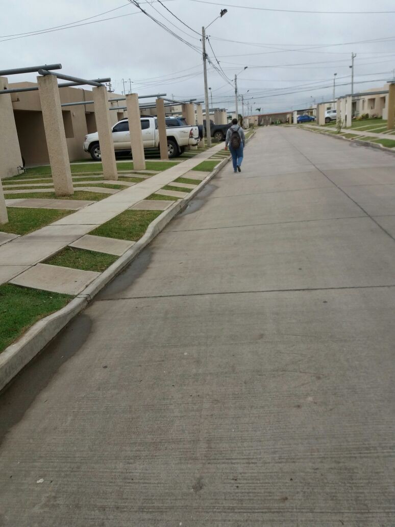 Casa en AlquilerINMOBILIARIA ofrece; En alquiler casa en condominio, zona norte av. Banzer  km 10  Foto 5