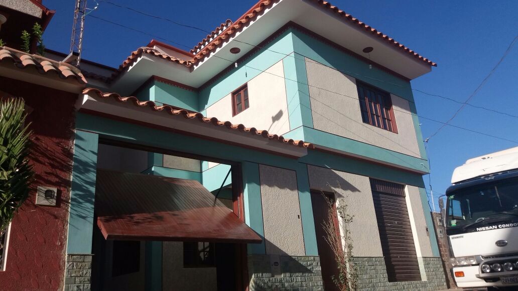 Casa en Barrio El Constructor en Tarija 5 dormitorios 4 baños 2 parqueos Foto 1