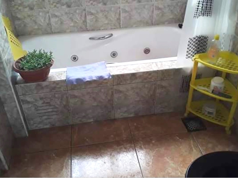 Departamento en Hipódromo en Cochabamba 8 dormitorios 2 baños 1 parqueos Foto 4