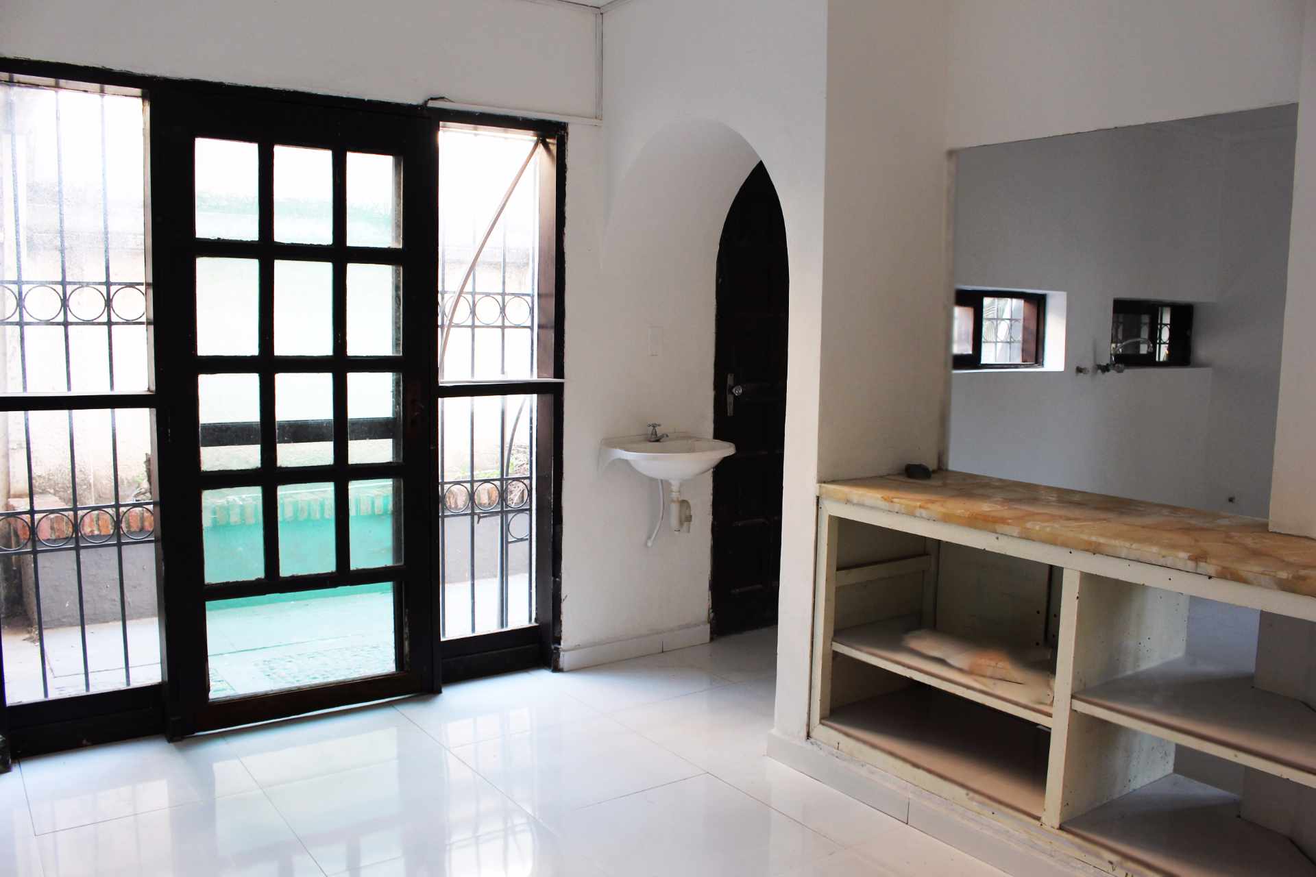 Casa Zona Equipetrol entre 2do y 3er anillo Av. San Martín calle 9 Foto 8