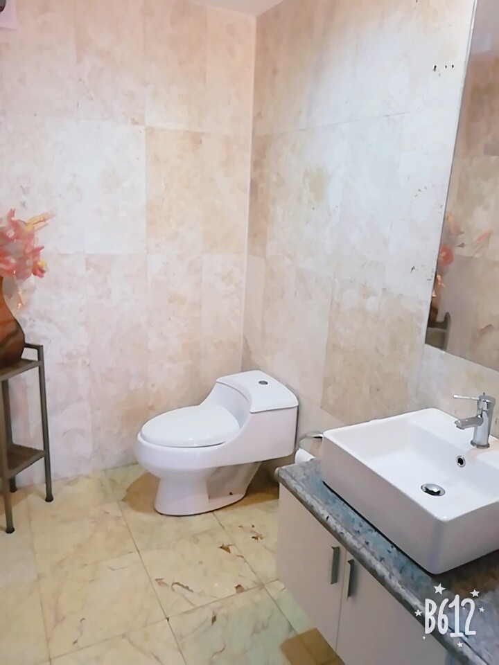 Departamento en AnticréticoAnticretico en Las Palmas  3 dormitorios 4 baños 1 parqueos Foto 8