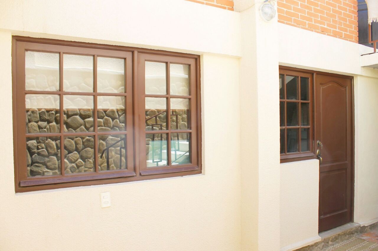 Casa Calle 8 de Achumani Nr 120 al lado del restaurante Urus sobre la calle de la panadería Chez Tim, al lado del río frente al reten policial Foto 19