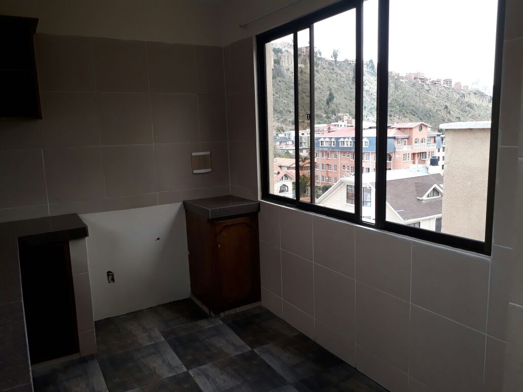 Departamento en AnticréticoIrpavi, calle 16A Edificio Excelsior 2 dormitorios 1 baños  Foto 6