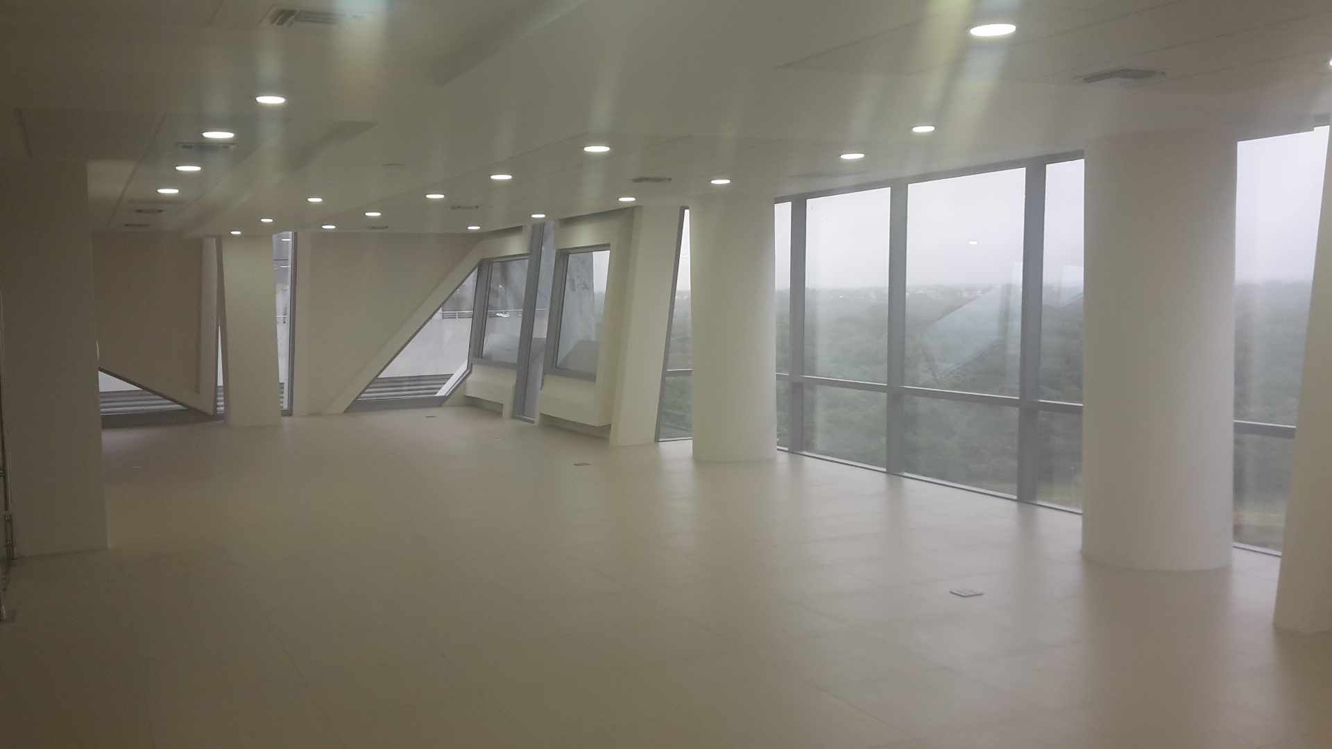 Oficina en AlquilerTorre de Negocios ALAS piso 8, Equipetrol Norte  Centro Empresarial Equipetrol. Av. Las Ramblas esquina los Cedros. Foto 6