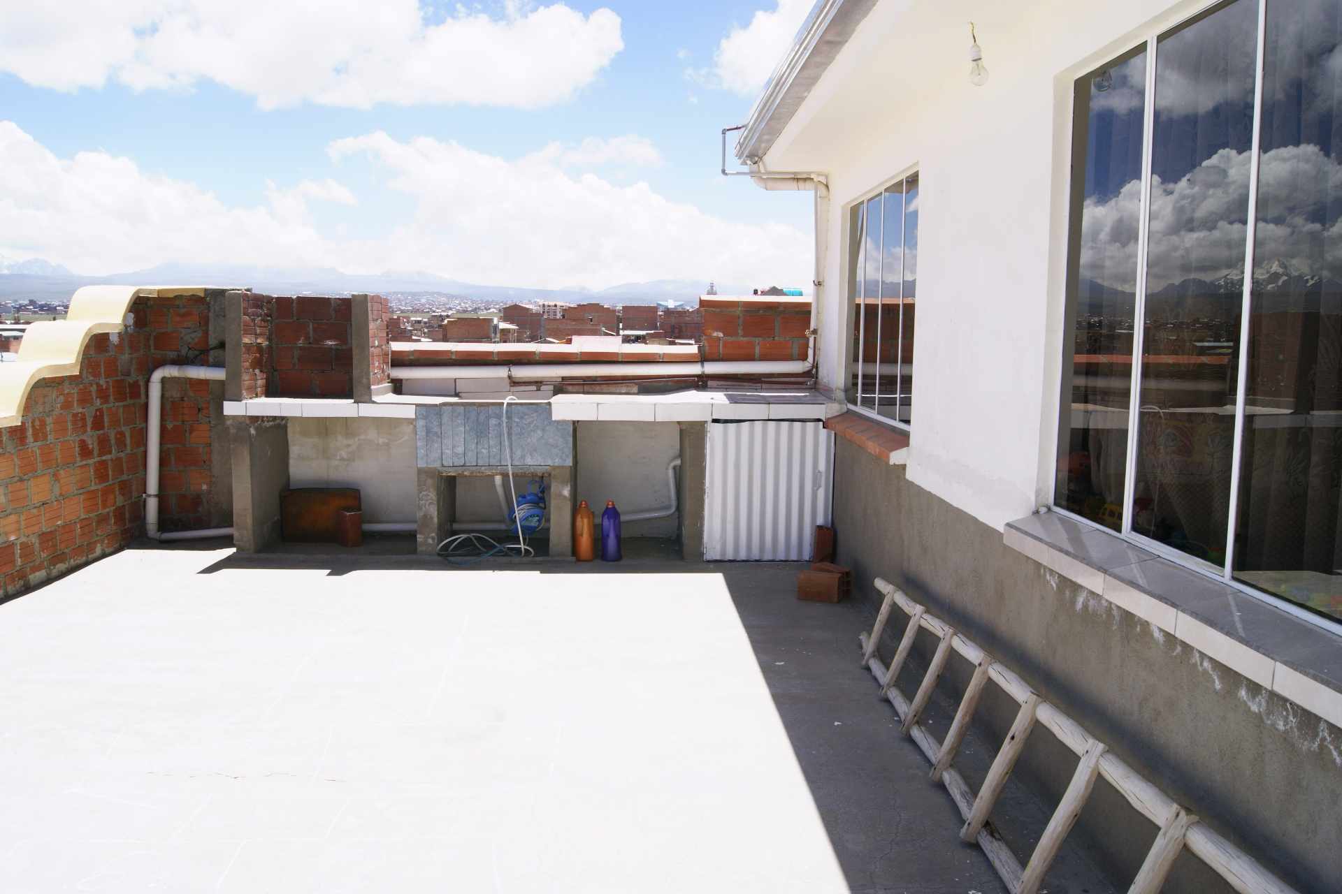 Casa en Villa Adela en El Alto 5 dormitorios 5 baños  Foto 2