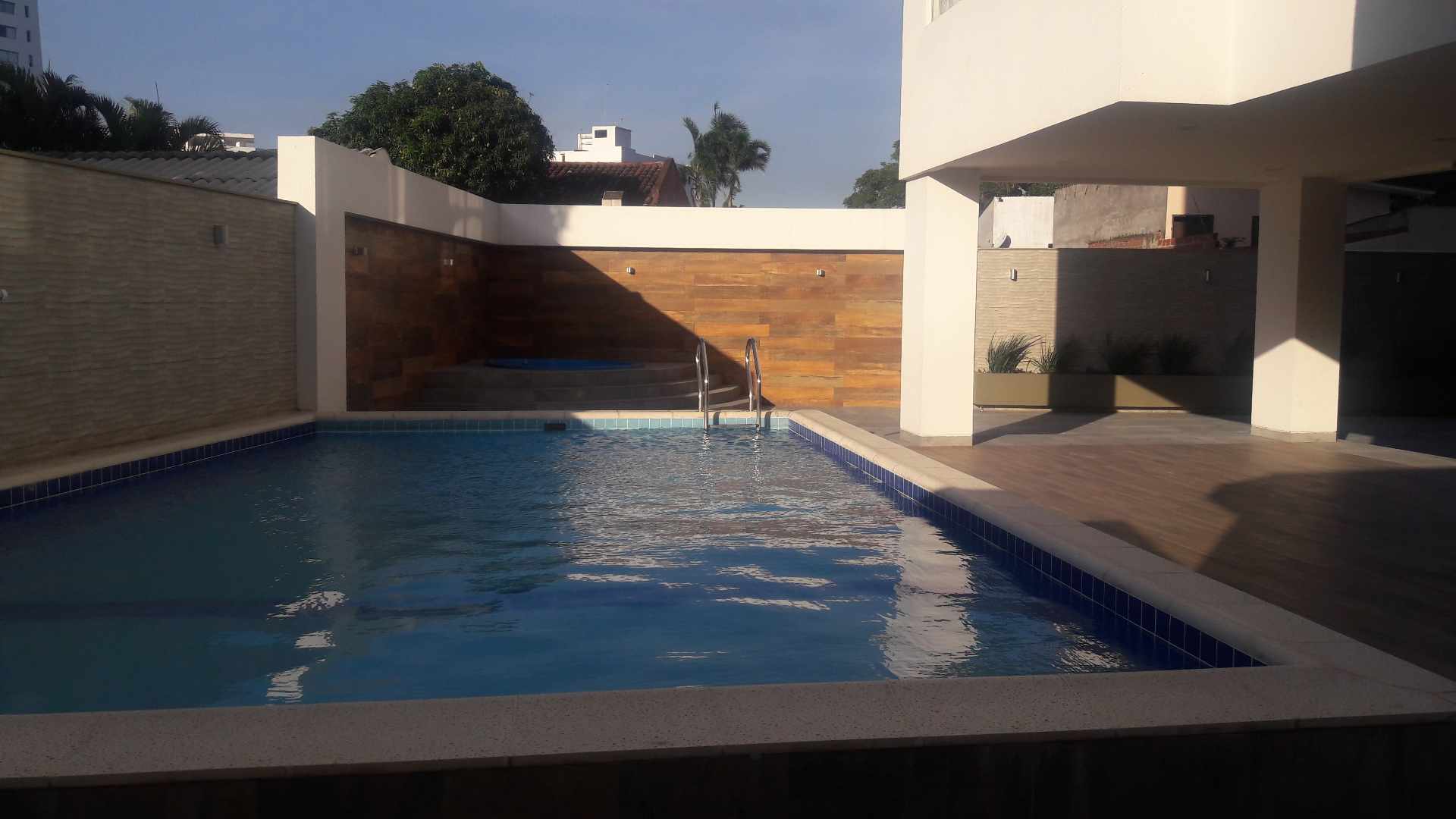 Departamento en AlquilerCondominio Altos del Sur ---Calle Don Bosco entre avenida Argentina y Gualberto Villarroel 1 dormitorios 1 baños  Foto 2