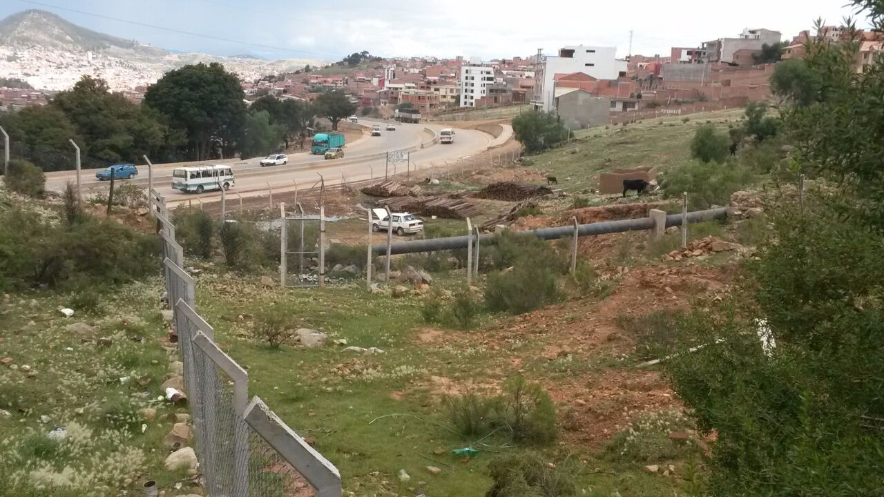 Terreno en VentaAlto Tucsupaya, próximo al Mirador, a 50 mts. de la Avenida Juana Azurduy Foto 2