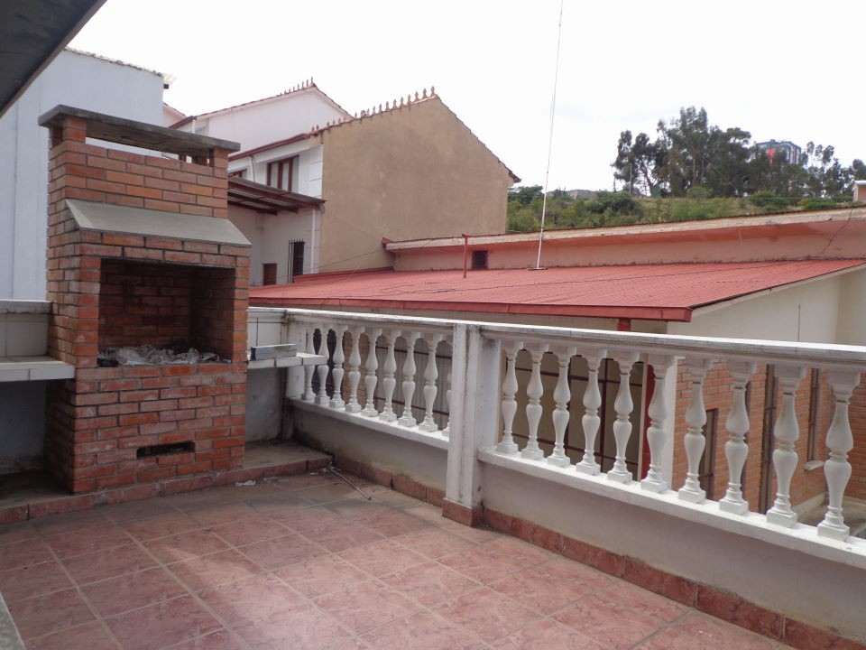 Casa en Achumani en La Paz 3 dormitorios 4 baños 3 parqueos Foto 6