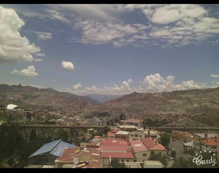 Departamento en San Jorge en La Paz 2 dormitorios 3 baños 1 parqueos Foto 9