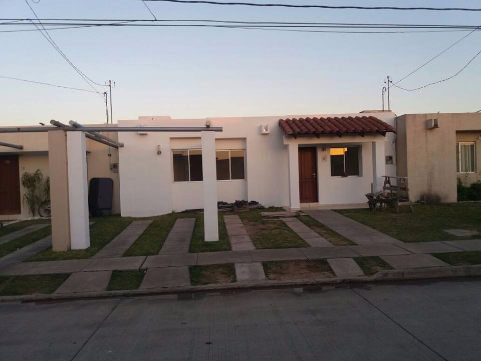 Casa en Carretera Norte en Santa Cruz de la Sierra 3 dormitorios 2 baños 2 parqueos Foto 1