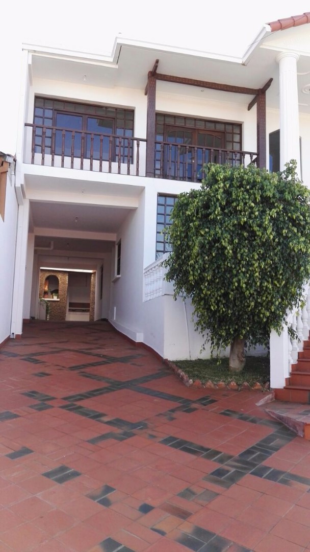 Casa en Aranjuez en Cochabamba 3 dormitorios 5 baños 5 parqueos Foto 7