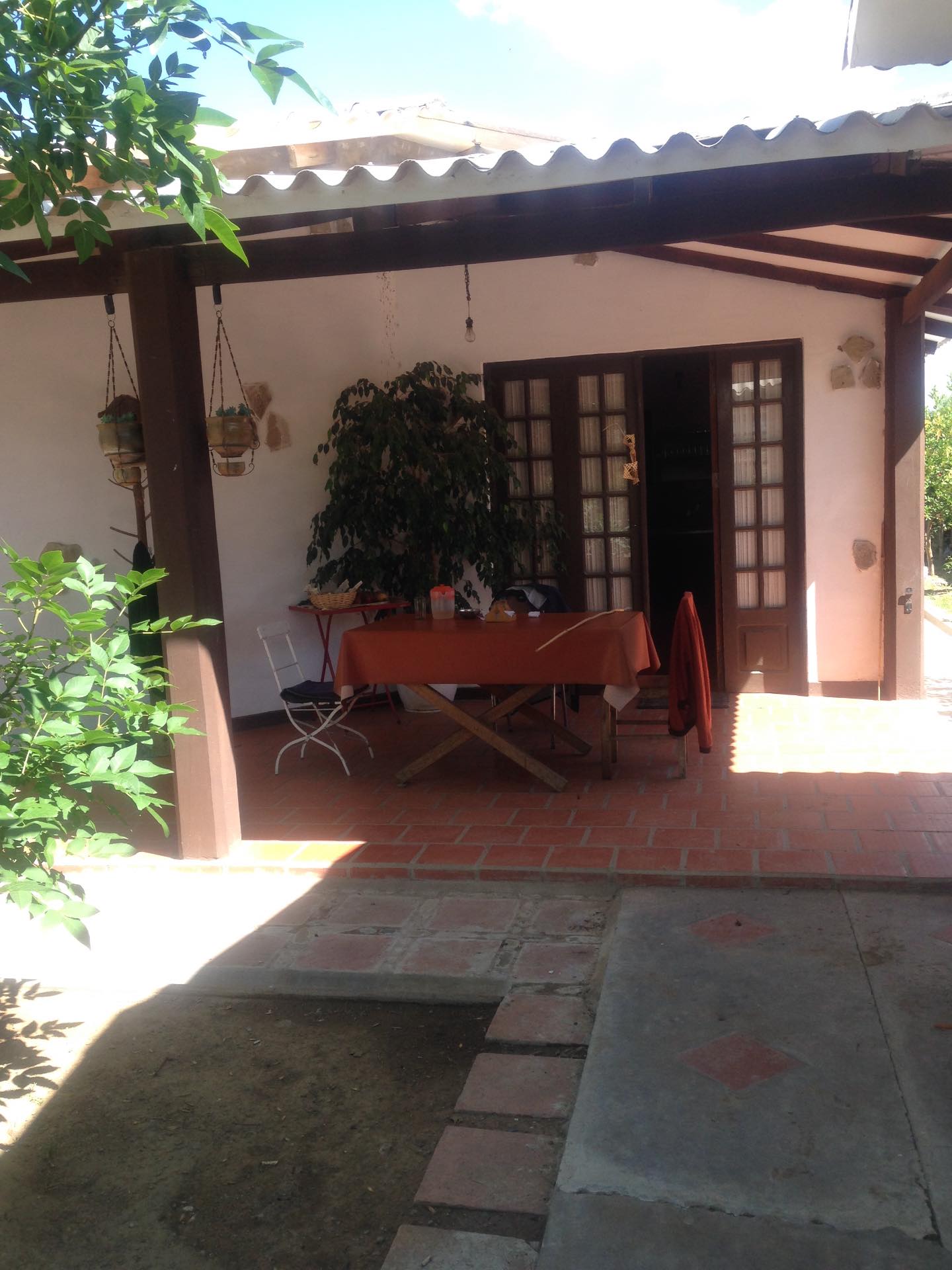 Casa en VentaMolle Mayu a 20 minutos de Sucre camino al aeropuerto de Alcantati del peaje de Cochis 2 km. A la derecha hacia Totacoa  2 baños 5 parqueos Foto 8