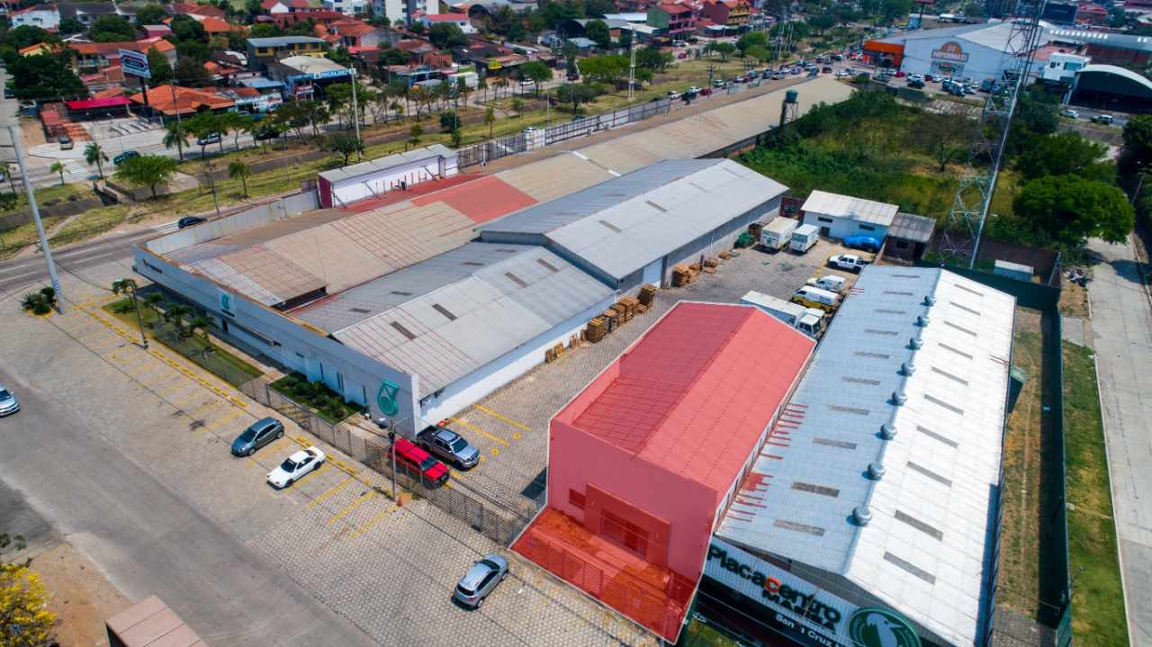 Galpón en AlquilerPROPIEDAD COMERCIAL EN ALQUILER 4TO ANILLO Y RADIAL 27 Foto 15