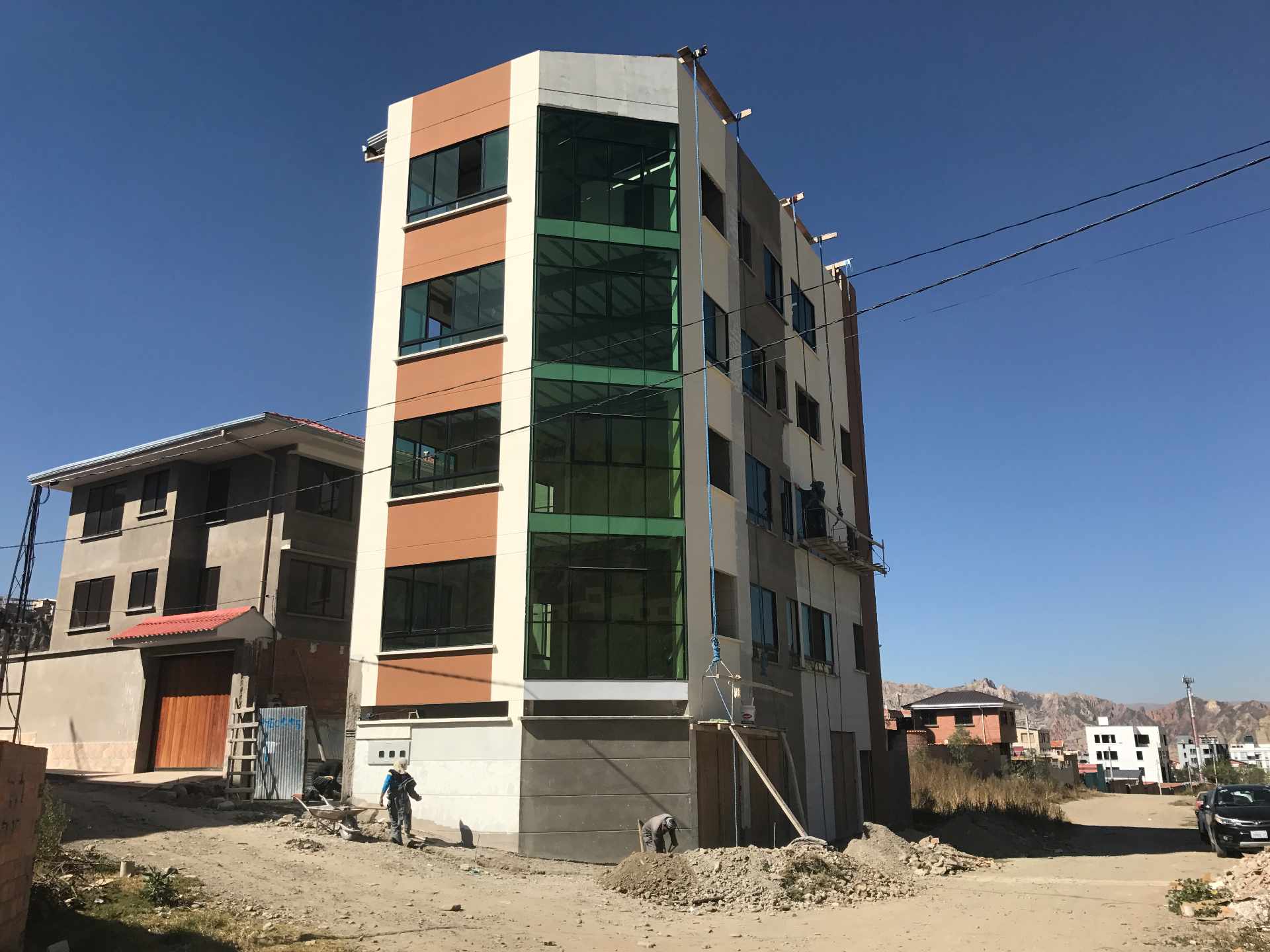 Departamento en Irpavi en La Paz 3 dormitorios 4 baños 2 parqueos Foto 1