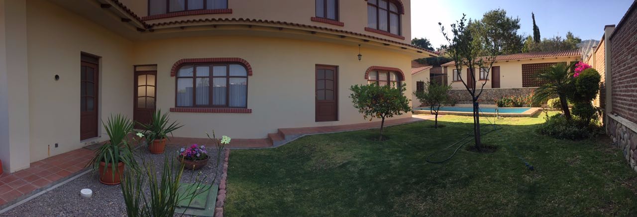 Casa en VentaCalle Cafetales entre Manzanilla y Duraznero 4 dormitorios 5 baños 2 parqueos Foto 2