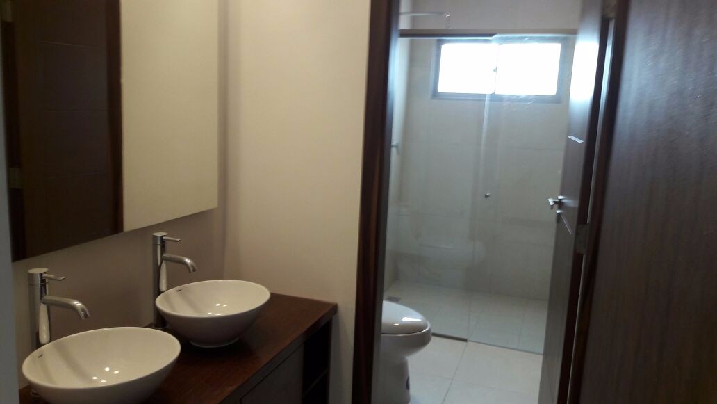 Casa en Carretera Norte en Santa Cruz de la Sierra 5 dormitorios 4 baños 3 parqueos Foto 8