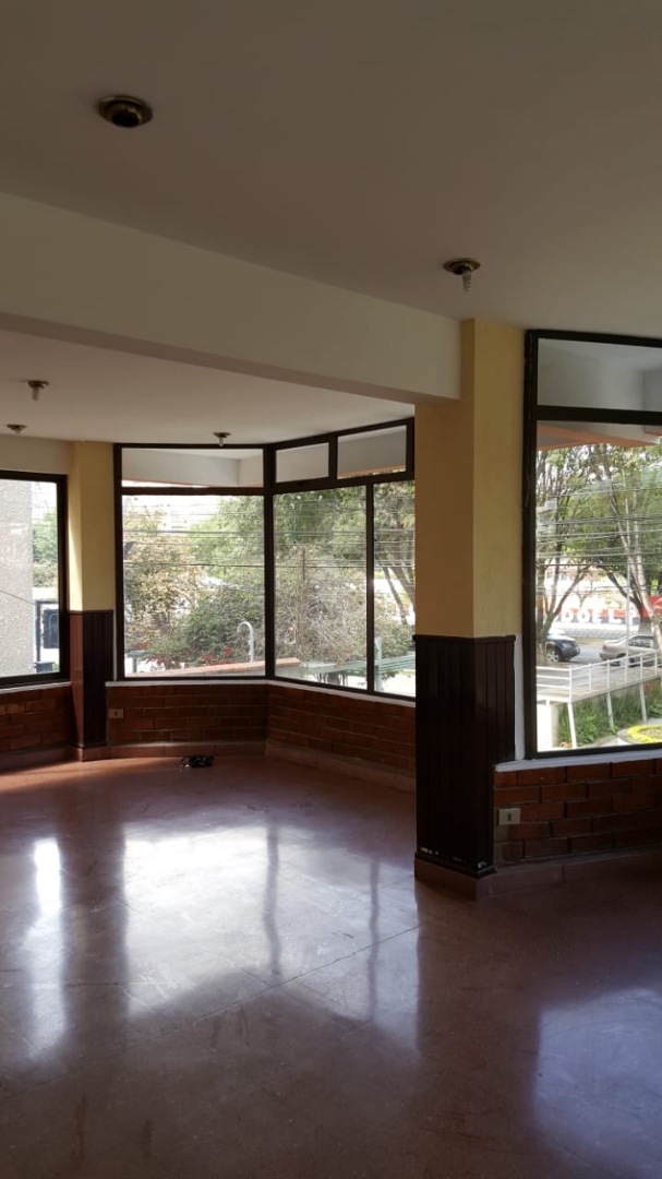 Oficina en Queru Queru en Cochabamba 3 dormitorios 2 baños  Foto 1