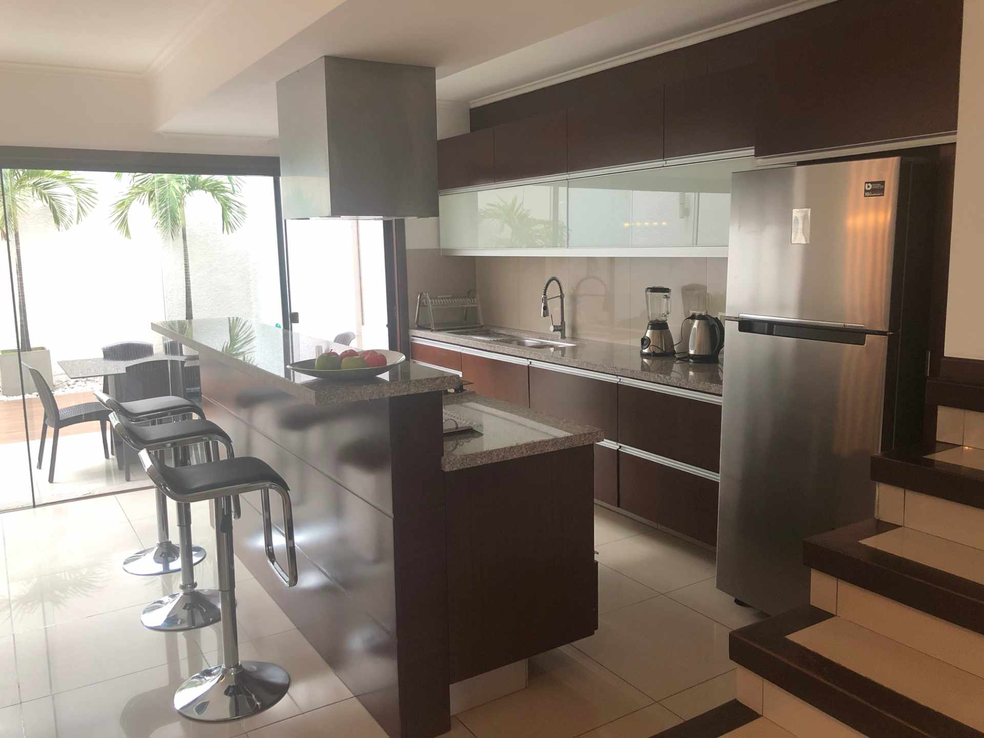 Casa Condominio Ciudad Real [Av. Busch, 3er. Anillo Interno], Penthouse amoblado en alquiler de 3 plantas, 3 dormitorios, dependencias y 2 parqueos techados. [1600$us., expensas incluidas]  Foto 22