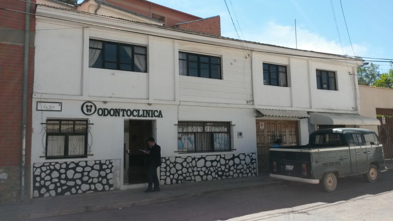 Casa en VentaCalle La Paz esquina Avaroa, a 5 cuadras de la plaza principal de Sucre Foto 1