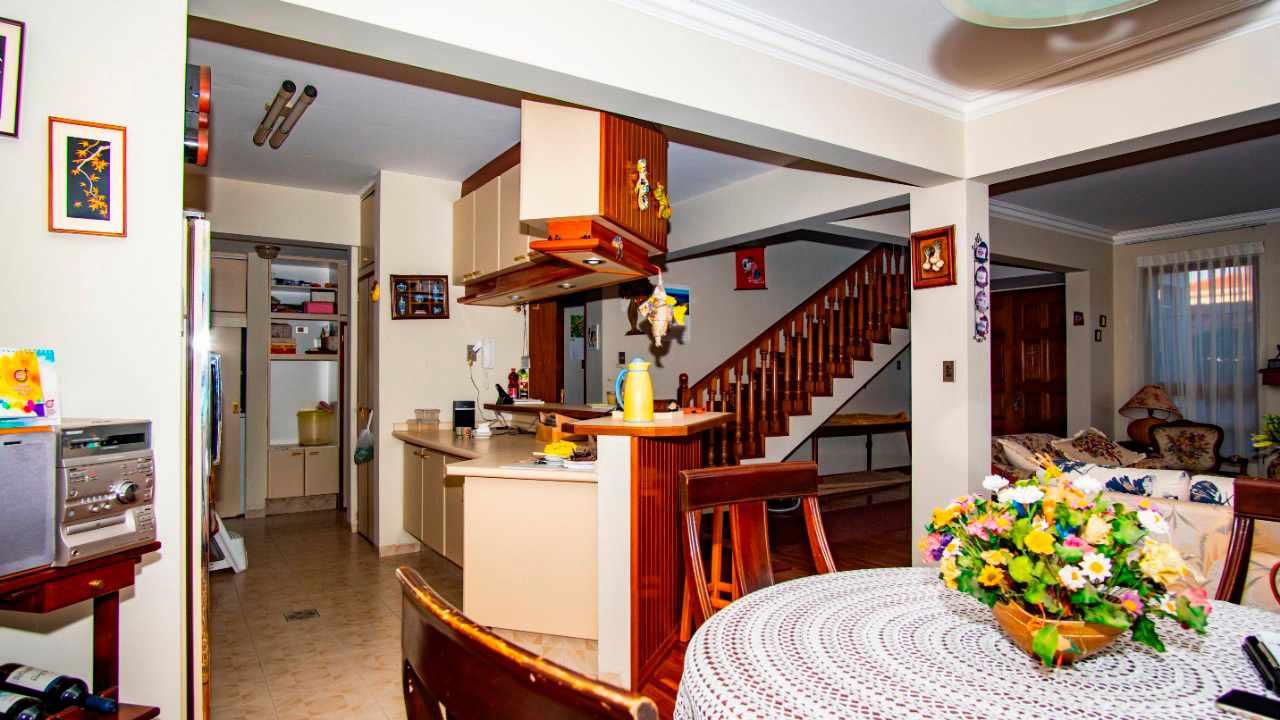 Casa en Temporal en Cochabamba 3 dormitorios 4 baños 3 parqueos Foto 15