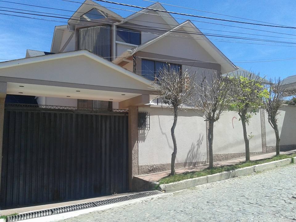 Casa en Cota Cota en La Paz 4 dormitorios 3 baños 2 parqueos Foto 5