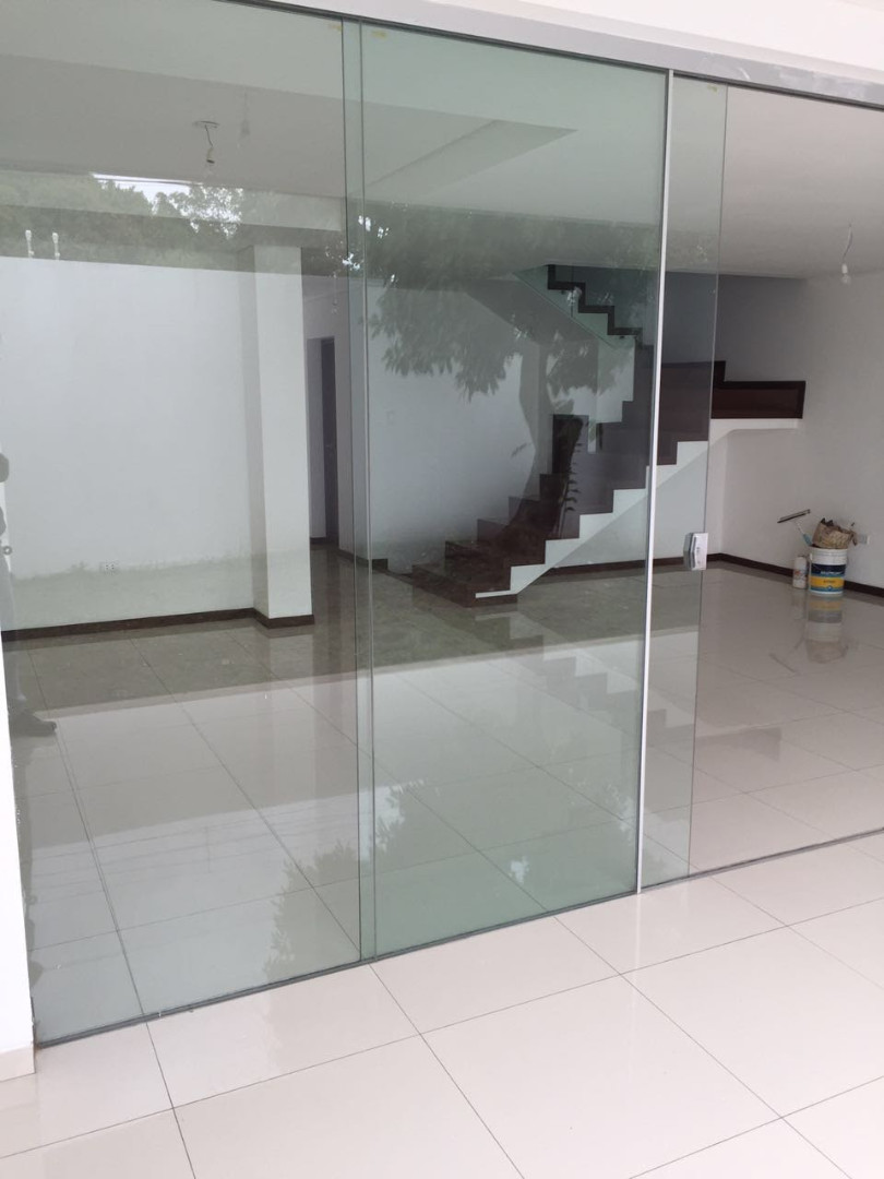 Casa en VentaCONDOMINIO COSTA DORADA
4to anillo, entre Av. Banzer y Radial 27. Calle San Pedro y Hebreos. Foto 5