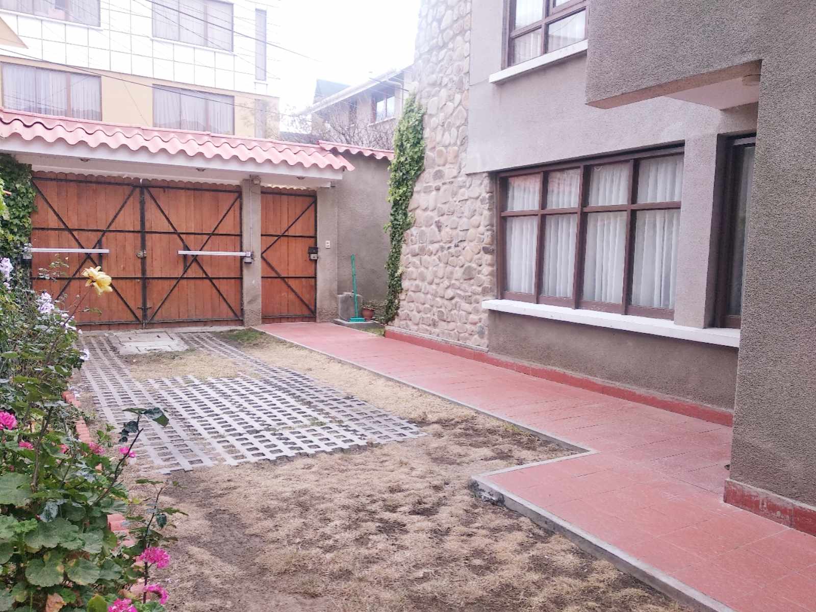 Casa en VentaALTO SEGUENCOMA, PLAZA DE LOS LEONES 4 dormitorios 4 baños 2 parqueos Foto 3