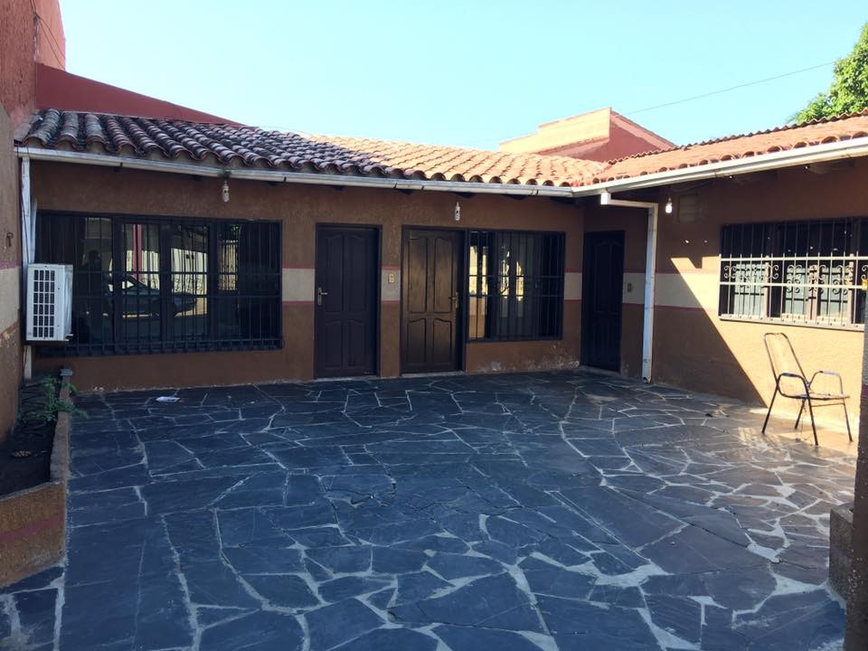 Casa en Entre 4to y 5to anillo Norte en Santa Cruz de la Sierra 3 dormitorios 2 baños 2 parqueos Foto 1