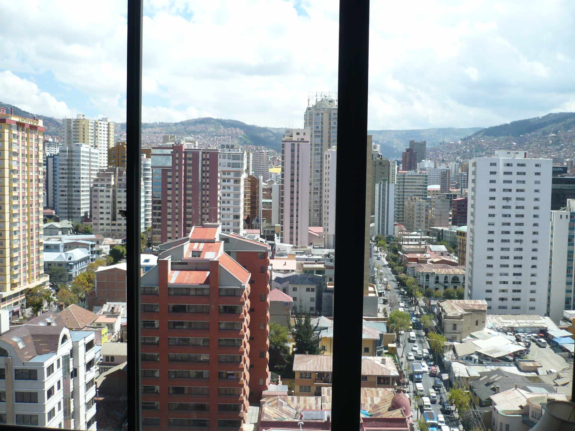 Departamento en VentaEdif. Los Jardines, Av. 6 de Agosto (entre Belisario Salinas y Pedro Salazar) Foto 9