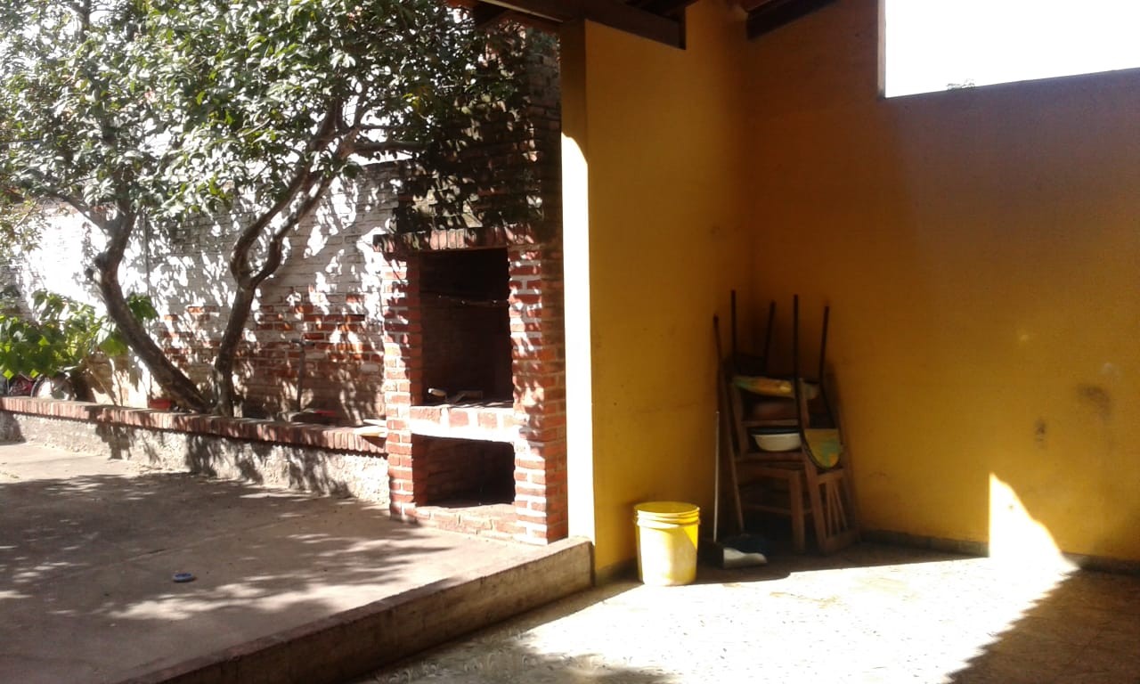 Casa en VentaBarrio Juan Carlo Velarde : Entre 6to y 7mo anillo  Zona este 3 dormitorios 2 baños  Foto 1
