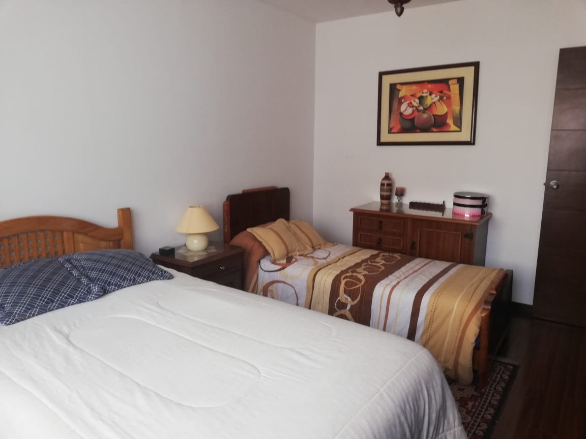Casa en Queru Queru en Cochabamba 4 dormitorios 4 baños 2 parqueos Foto 5