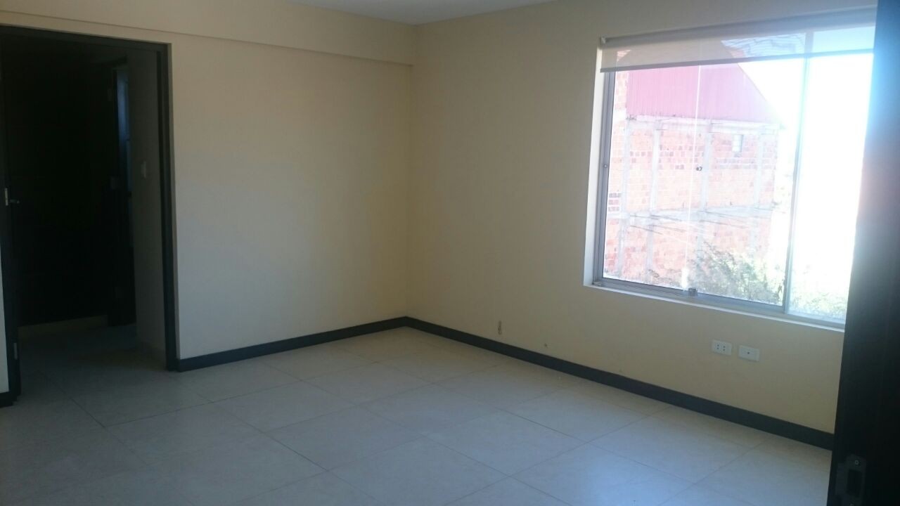 Departamento en La Pampa en Tarija 2 dormitorios 2 baños  Foto 3
