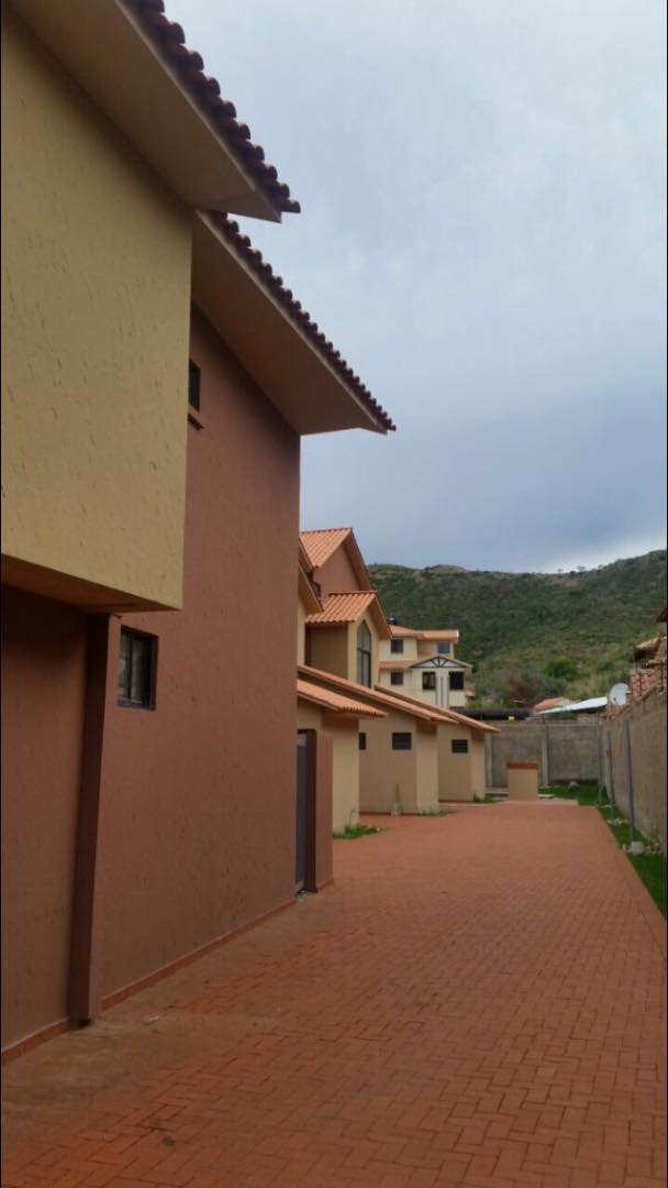 Casa en Sacaba en Cochabamba 3 dormitorios 3 baños 2 parqueos Foto 24