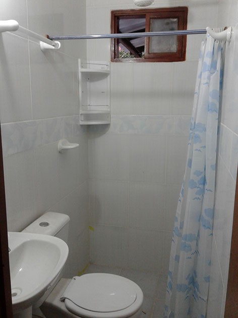 Habitación en AlquilerHabitación con baño privado cerca de Udabol y Utepsa 1 dormitorios 1 baños  Foto 4