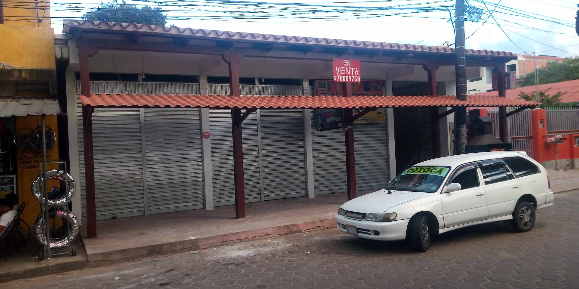 Local comercial en VentaEn COTOCA, Av. Juan de Dios Montero, a cuadra y media de la plaza principal. Foto 2
