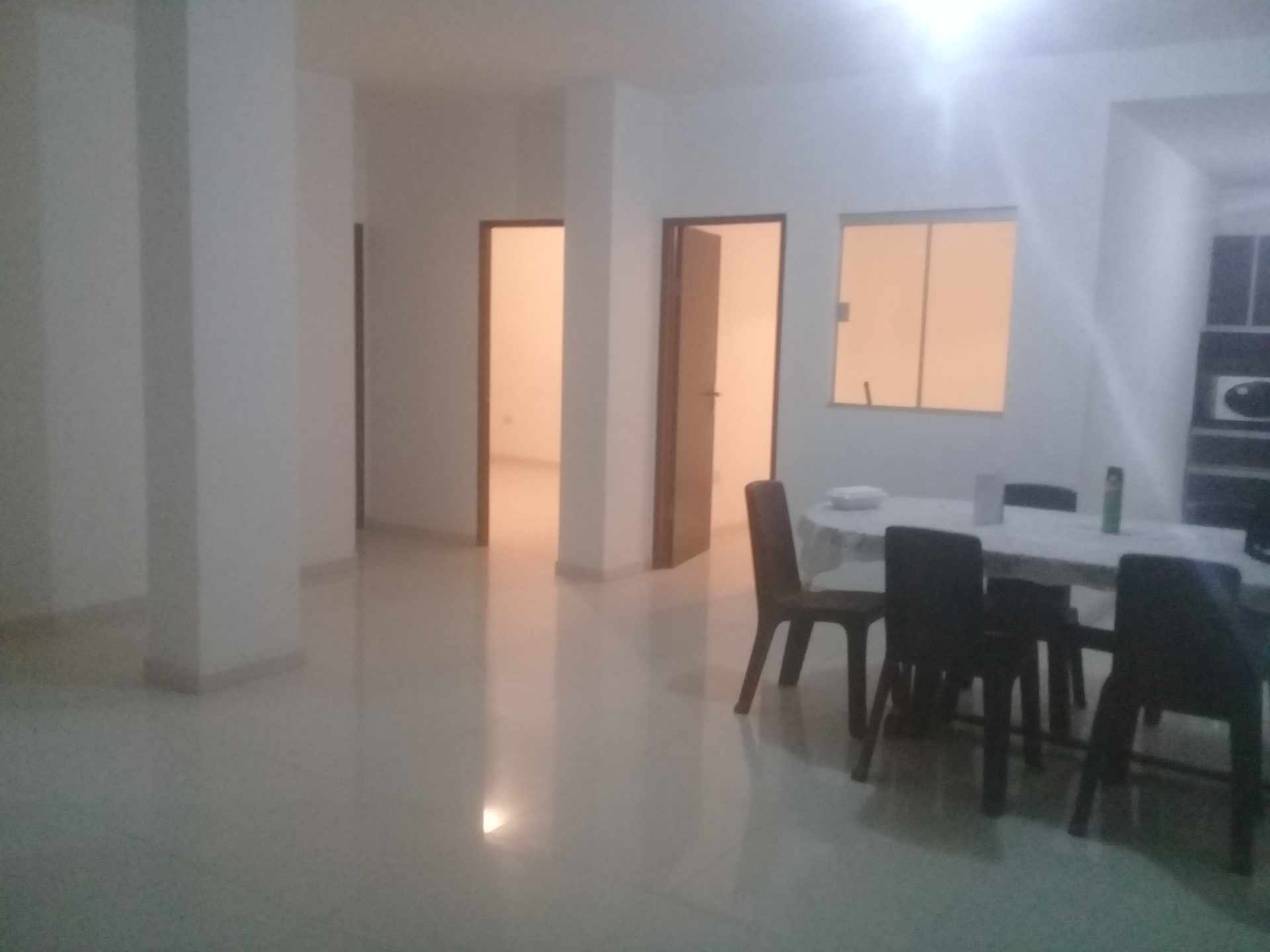 Departamento en VentaDepartamento de 4 dormitorios en venta zona Este 139 m2 con parqueo av Radial 10 Foto 4