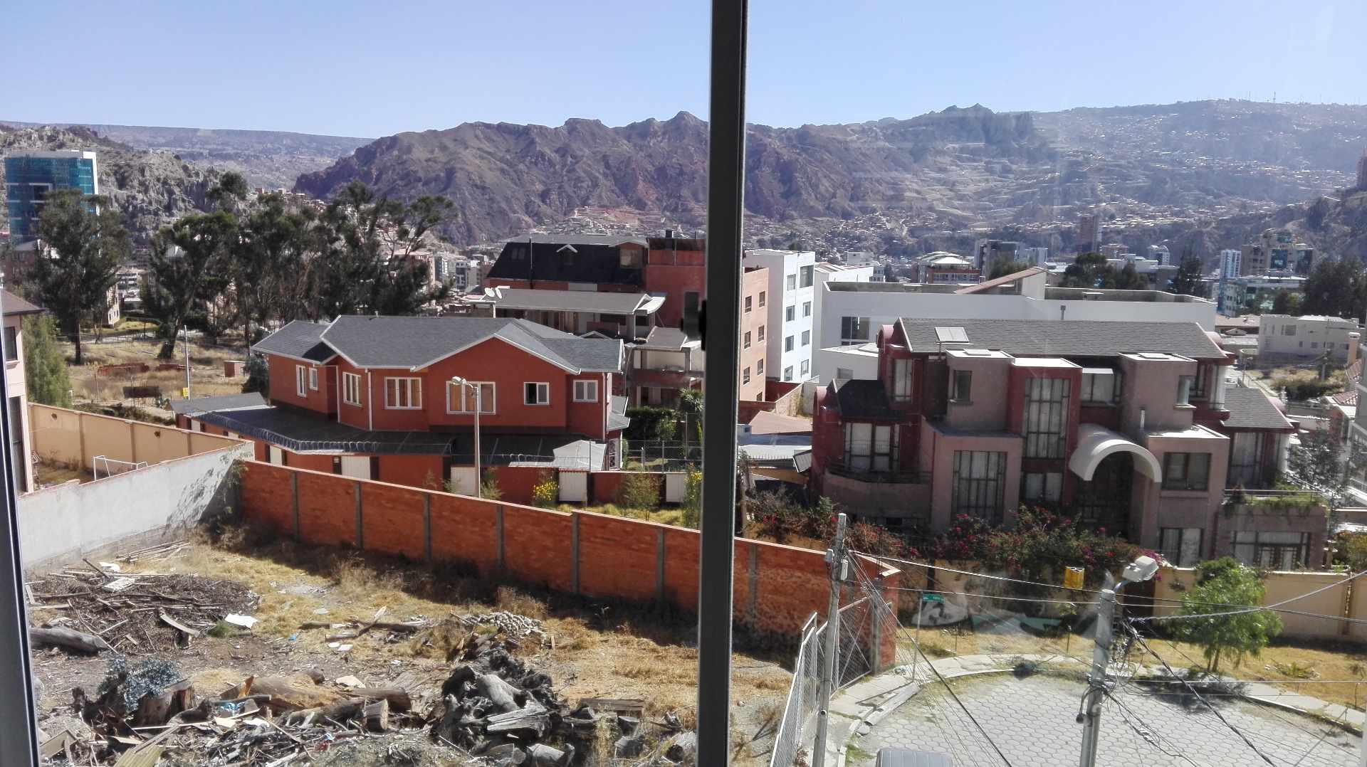 Departamento Urbanización LOS PINOS NORTE
(Ingreso por la calle 25 de Calacoto) Foto 6