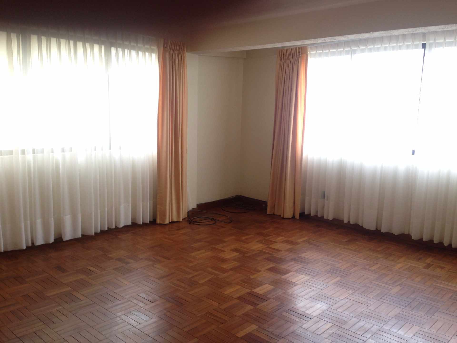 En Alquiler a $us 530 Foto 4