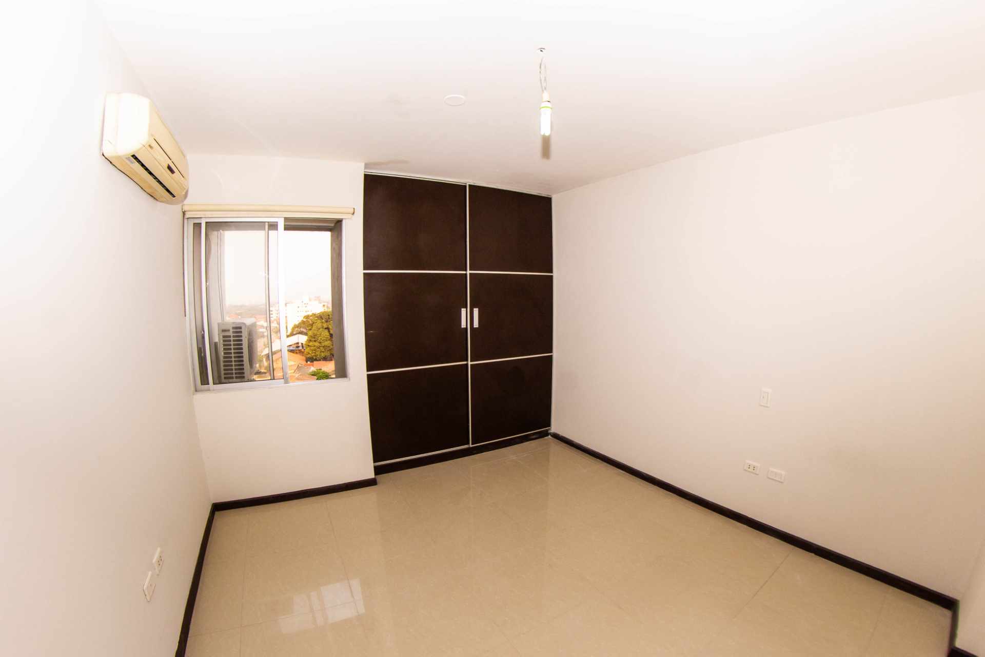 Departamento en VentaAv. Beni 4°anillo. Condominio Jade Foto 3