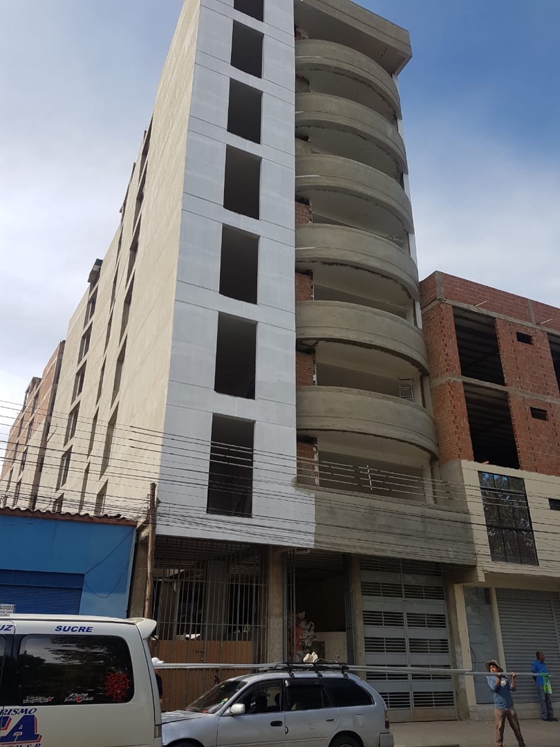 Departamento en Centro en Cochabamba 4 dormitorios 3 baños 1 parqueos Foto 1