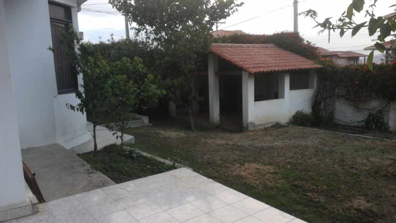 Casa en Aranjuez en Cochabamba 4 dormitorios 4 baños 3 parqueos Foto 12