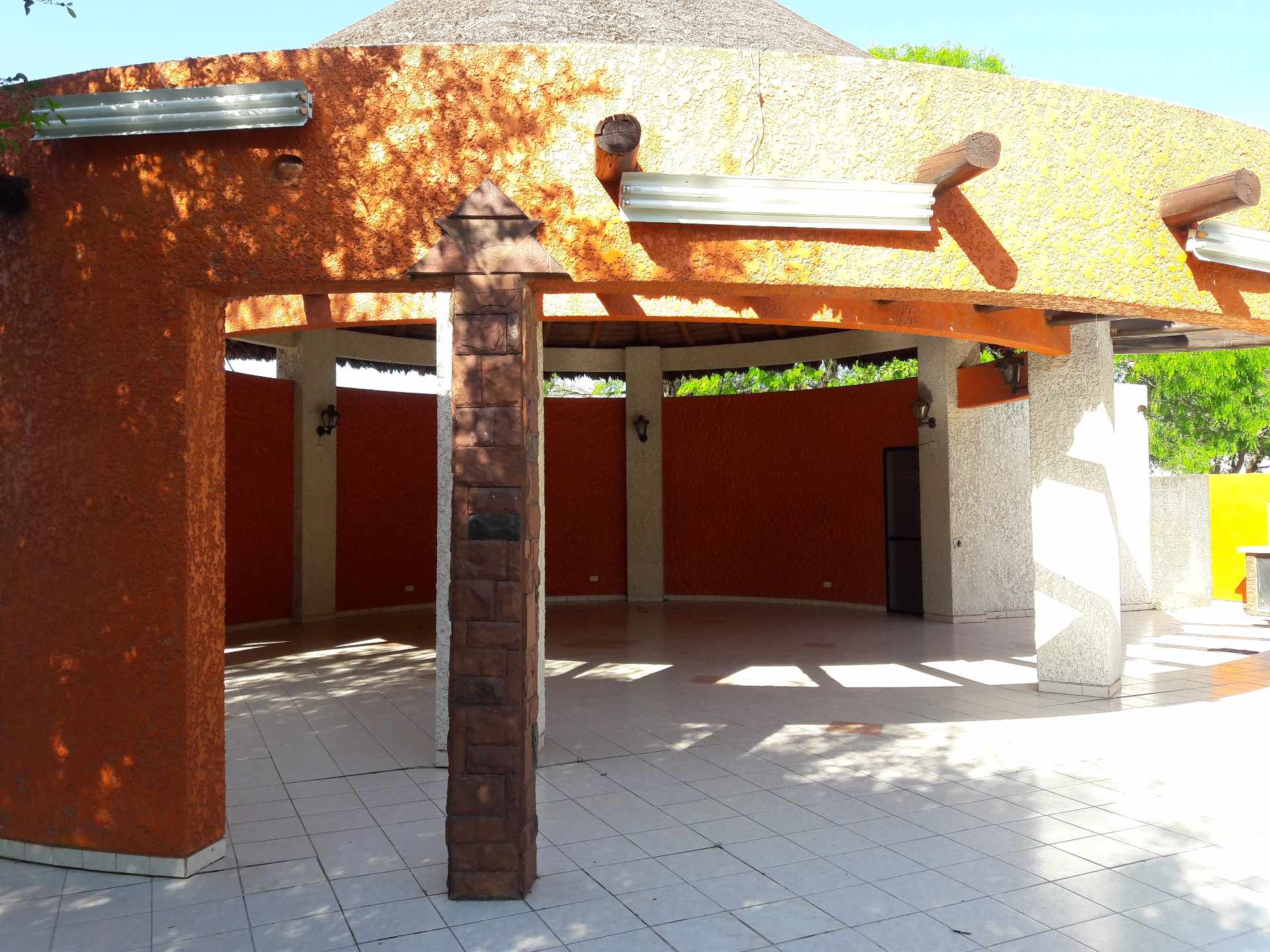 Casa en AlquilerCONDOMINIO SIERRA ALTA 
AV. VIRGEN DE COTOCA 8º ANILLO (2 CUADRAS DE LA AVENIDA) 3 dormitorios 2 baños 2 parqueos Foto 10