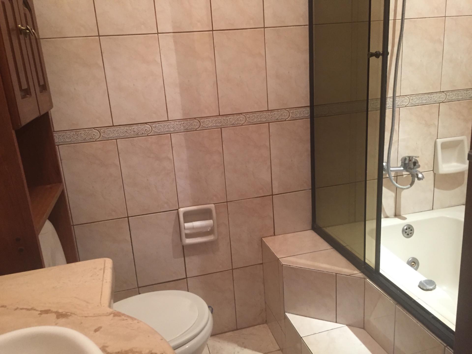 Casa en Sarco en Cochabamba 4 dormitorios 5 baños 2 parqueos Foto 4