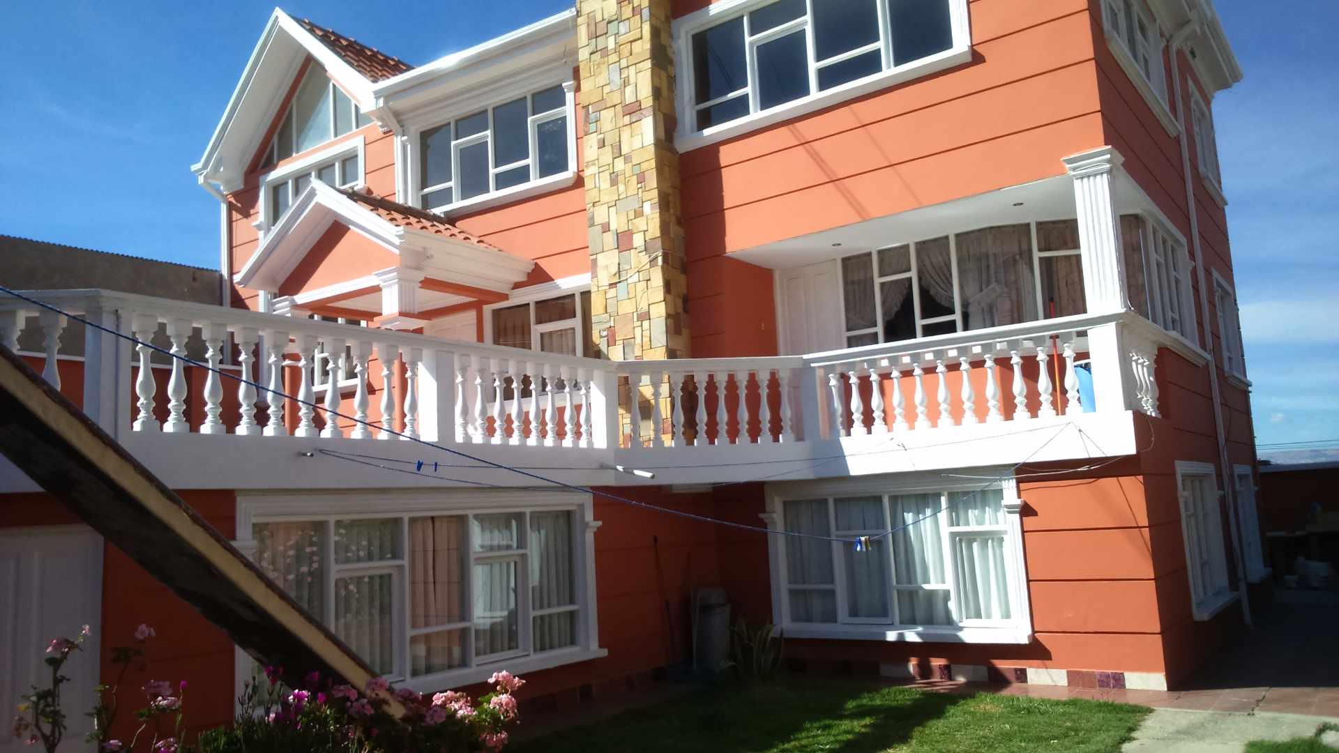 Casa en Alto Irpavi en La Paz 6 dormitorios 6 baños 3 parqueos Foto 1