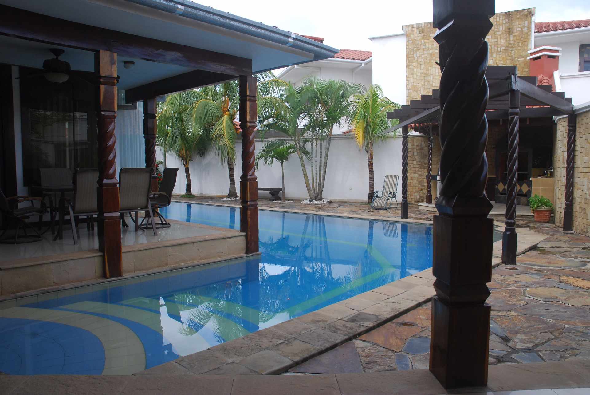 Casa en Venta Cerca km 8,5 Avenida Banzer, 8vo Anillo. 6 dormitorios 8 baños 7 parqueos Foto 16