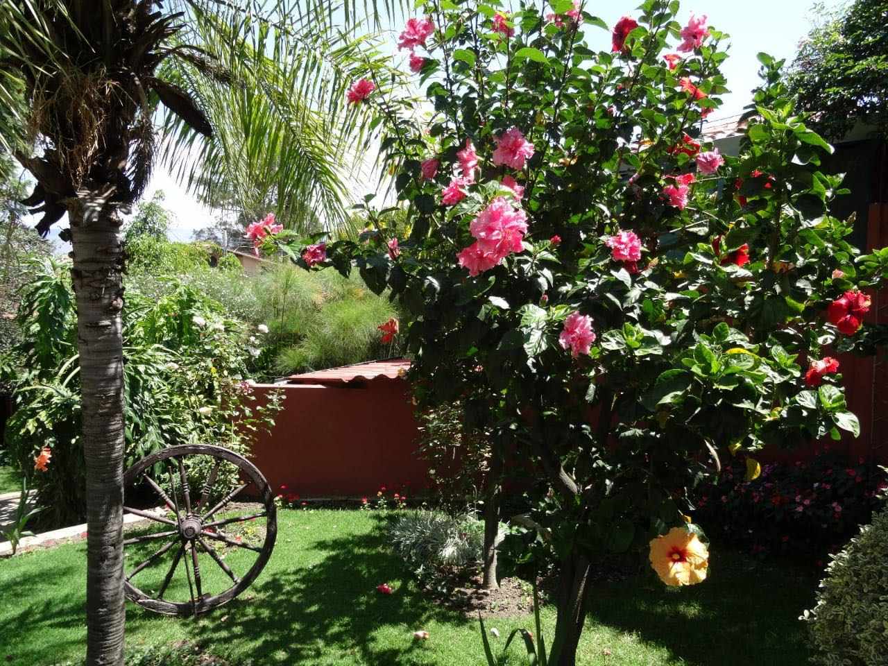 Casa en Cala Cala en Cochabamba 5 dormitorios 4 baños 5 parqueos Foto 4