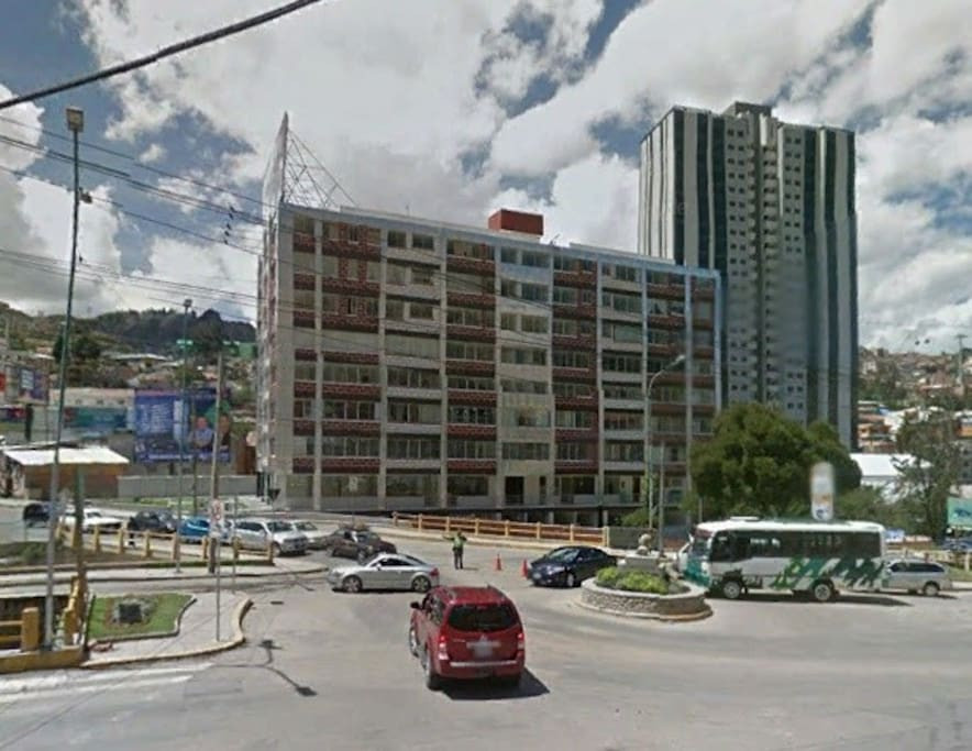 Departamento Calle 16 de Obrajes, Edif. Centro de Negocios Obrajes #220 (Frente al mercado 16 de Obrajes. Foto 1