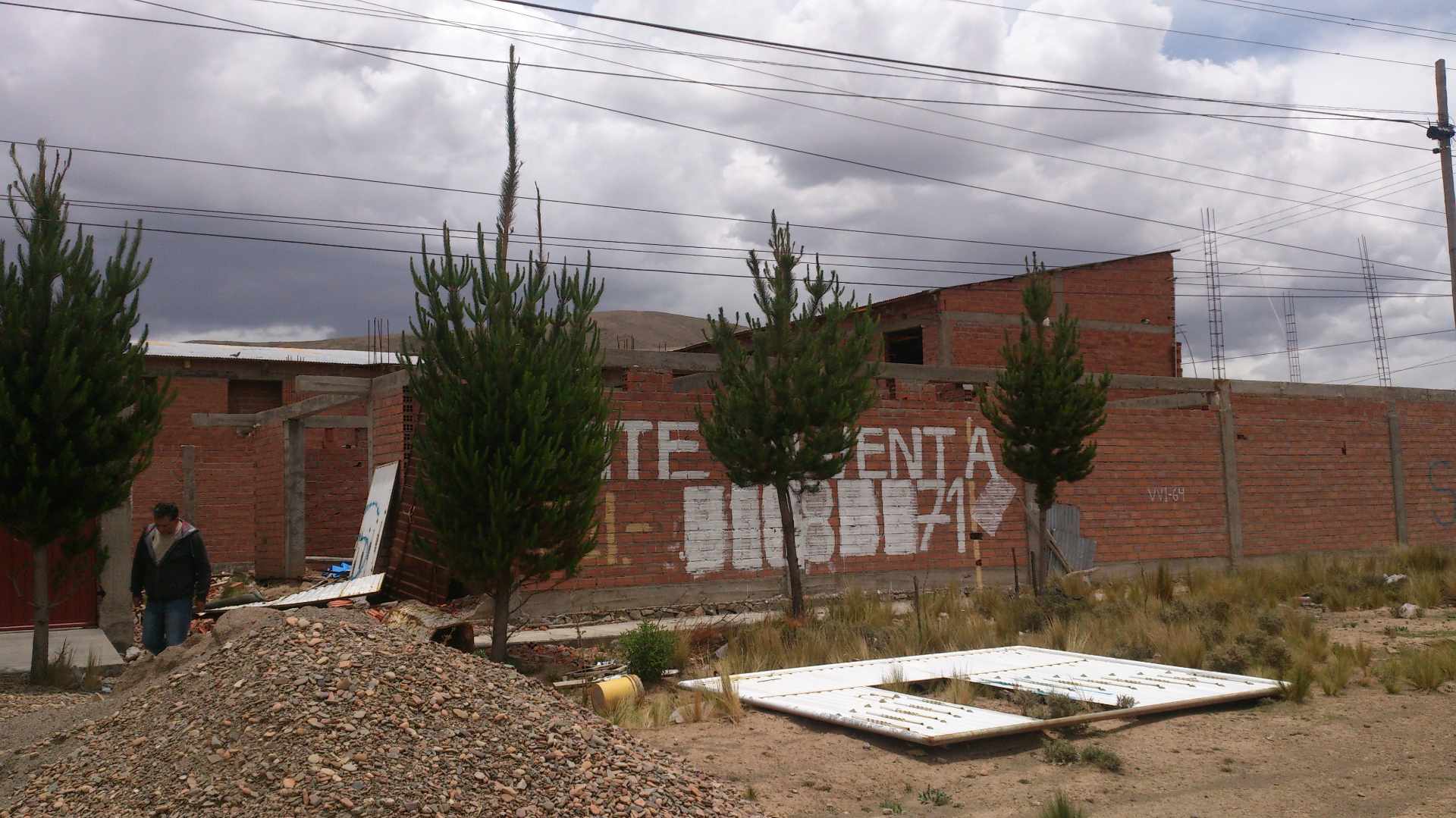 Casa en VentaCarretera Oruro Potosi Frente al regimiento Braun 3 dormitorios 2 baños 3 parqueos Foto 2
