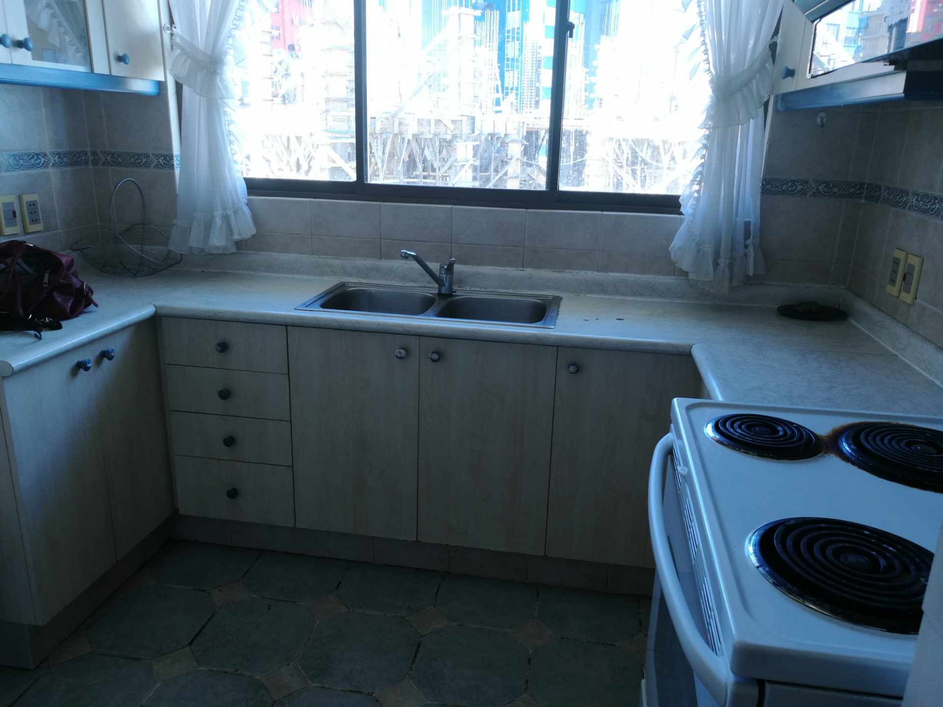 Departamento en Los Pinos en La Paz 2 dormitorios 3 baños  Foto 3