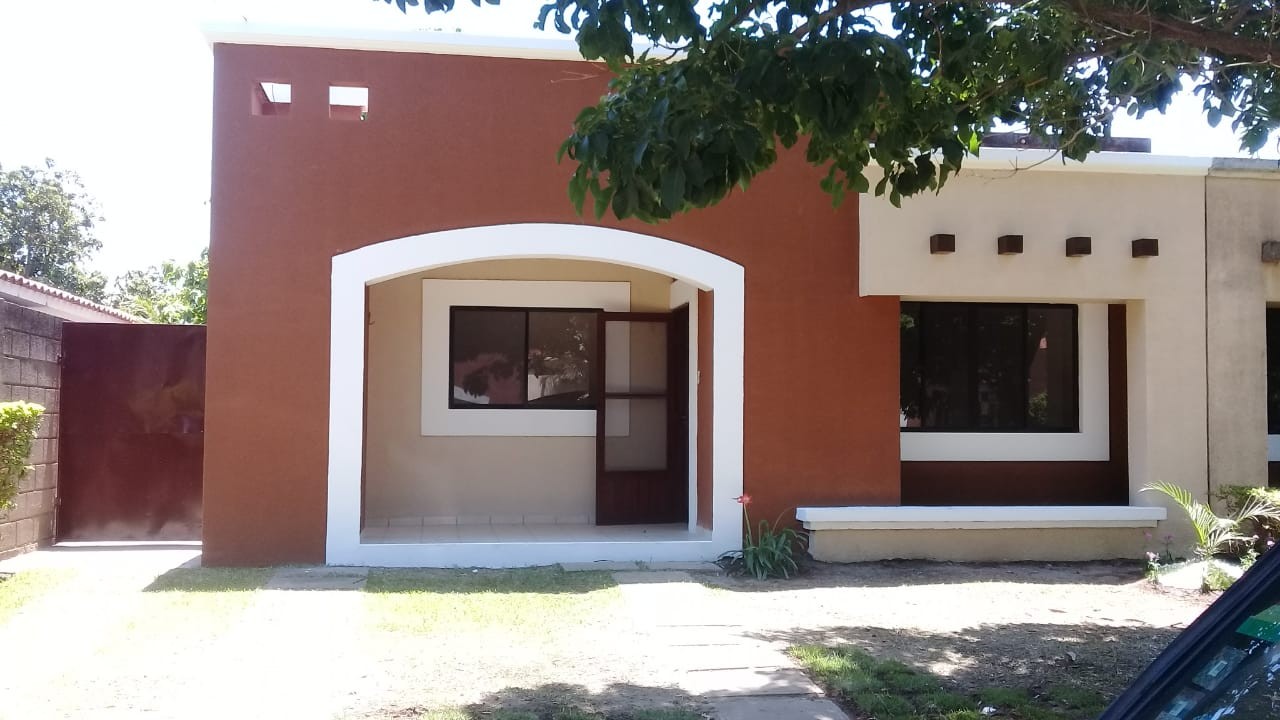 Casa en AnticréticoCarretera a Cotoca Km.6.5; Zona Palma Verde 3 dormitorios 2 baños 2 parqueos Foto 1